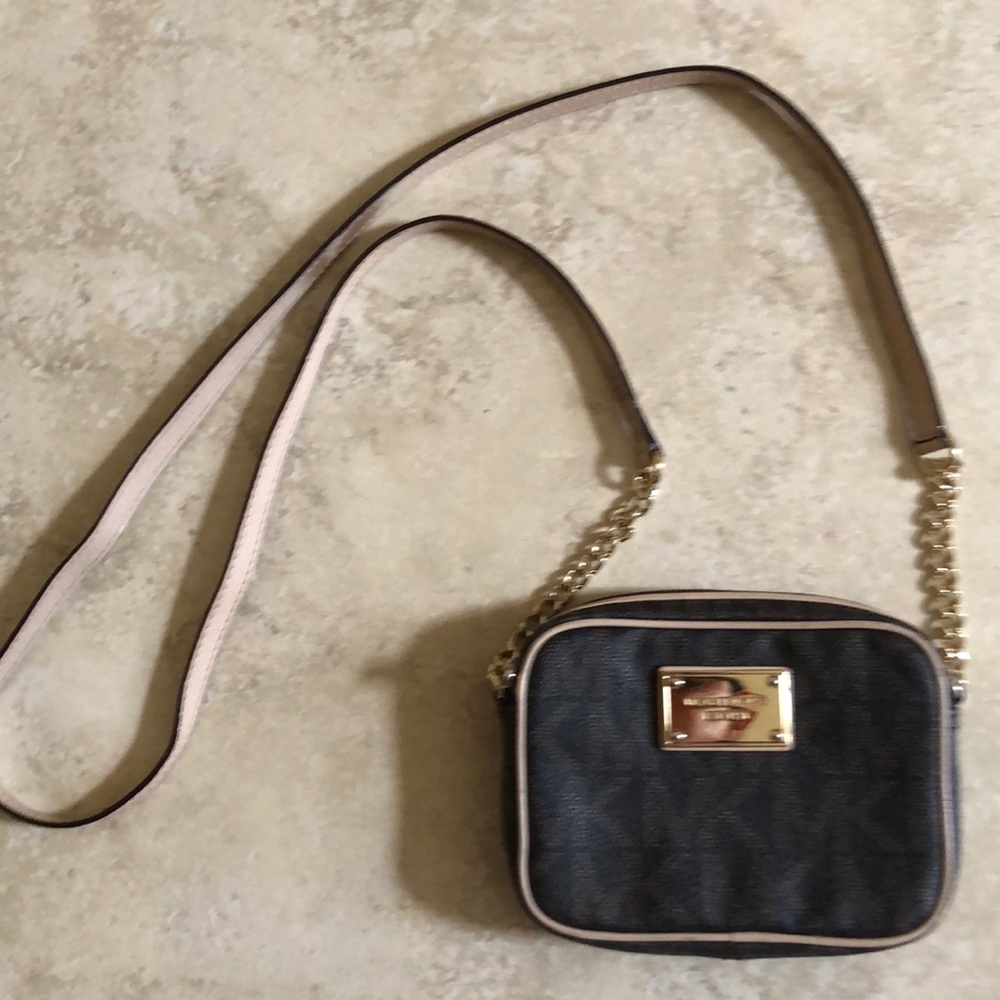 Michael Kors small pocketbook bag